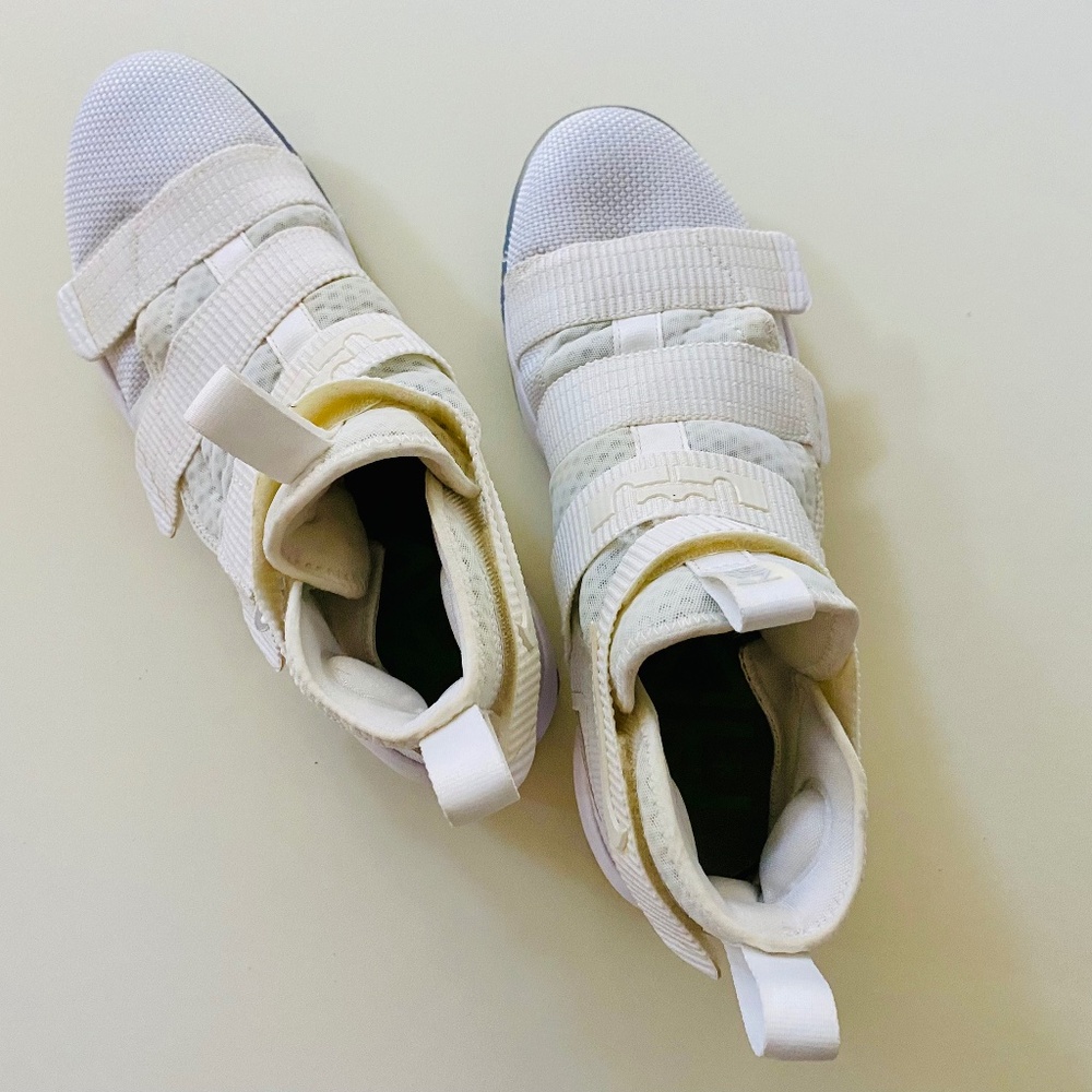 Nike LeBron Soldier 11